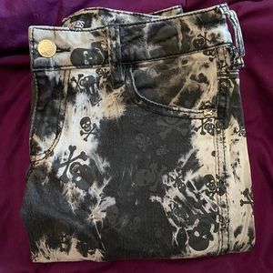 Hot Topic black and white acid wash skull jeans